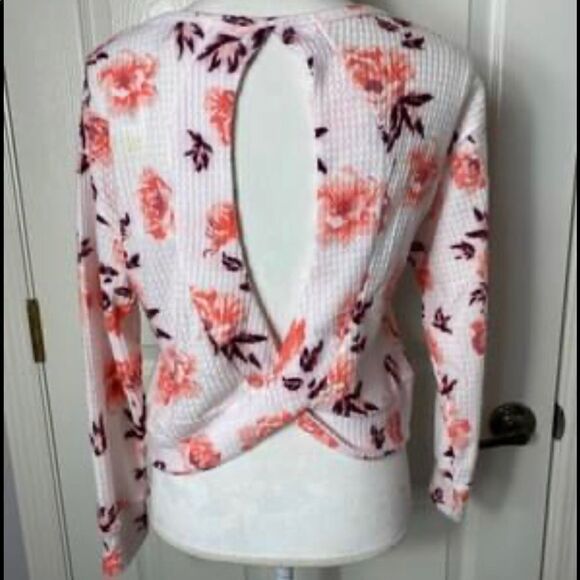 NWT POOF NEW YORK Junior SMALL Floral Thermal Top - Picture 3 of 7